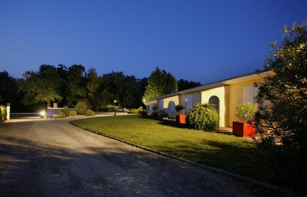 Logis Hôtel Corintel Bordeaux Est Tresses Exterior foto